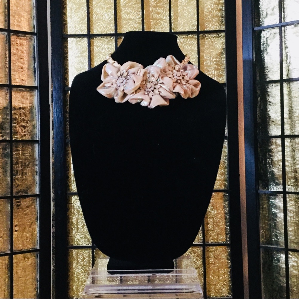 Iridescent Cream flower Necklace